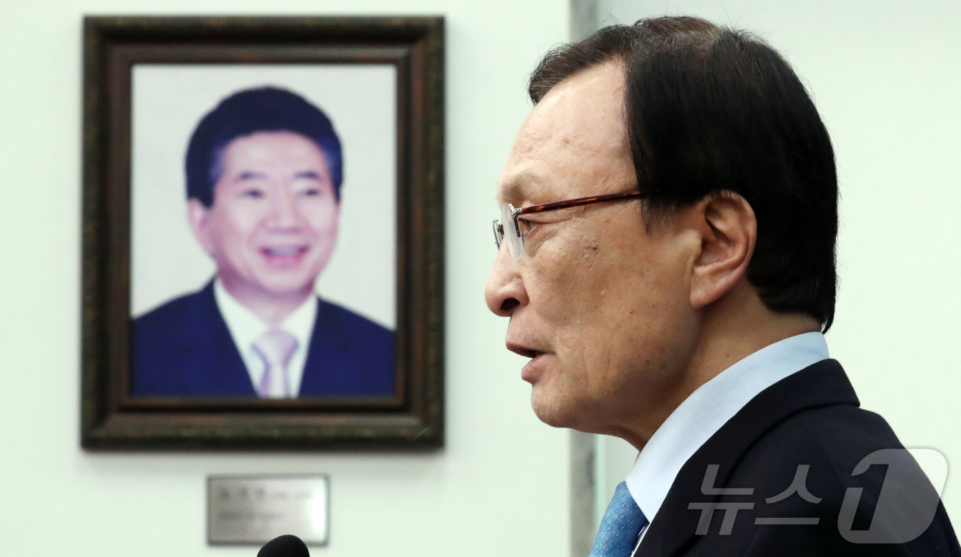 (서울=뉴스1) = 베트남 출장 중 심근경색으로 위중한 상태에 빠졌던 이해찬 민주평화통일자문회의 수석부의장이 25일 베트남 호찌민에서 향년 73세를 일기로 별세했다. 사진은 지난 …