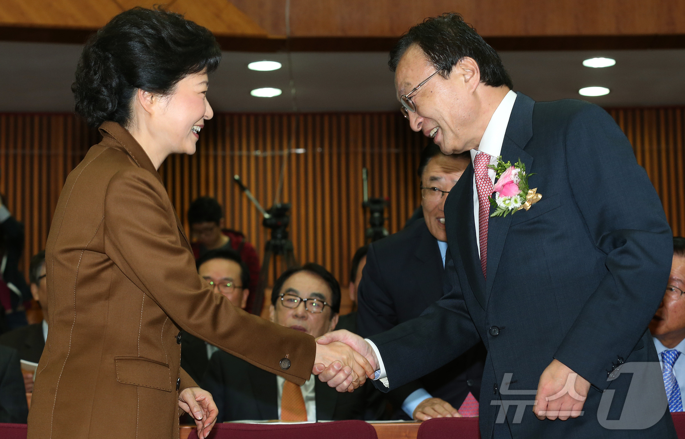 (서울=뉴스1) = 베트남 출장 중 심근경색으로 위중한 상태에 빠졌던 이해찬 민주평화통일자문회의 수석부의장이 25일 베트남 호찌민에서 향년 73세를 일기로 별세했다. 사진은 지난 …