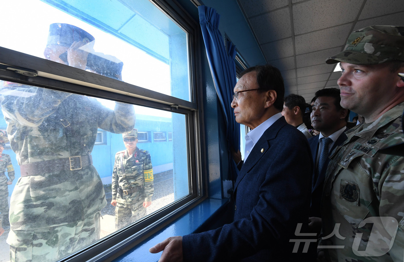 (서울=뉴스1) = 베트남 출장 중 심근경색으로 위중한 상태에 빠졌던 이해찬 민주평화통일자문회의 수석부의장이 25일 베트남 호찌민에서 향년 73세를 일기로 별세했다. 사진은 지난 …