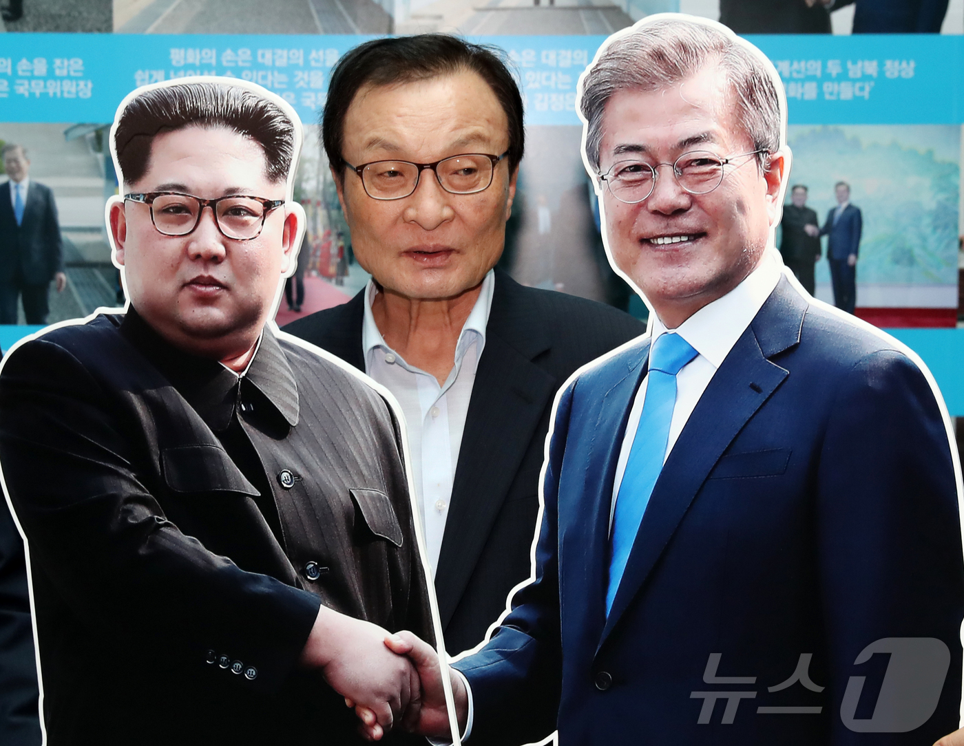 (서울=뉴스1) = 베트남 출장 중 심근경색으로 위중한 상태에 빠졌던 이해찬 민주평화통일자문회의 수석부의장이 25일 베트남 호찌민에서 향년 73세를 일기로 별세했다. 사진은 지난 …