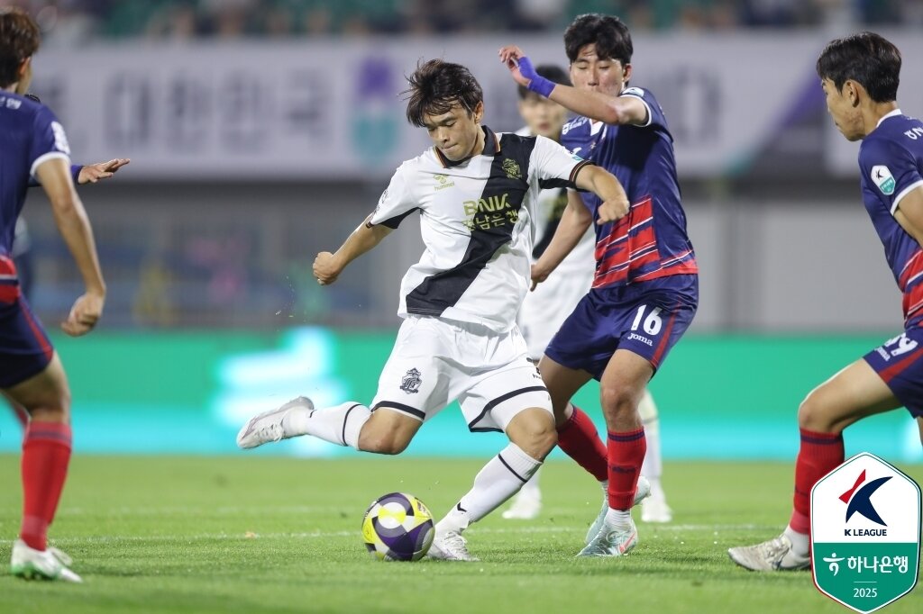 본문 이미지 - 지난 시즌 경남에서 활약하던 송시우(한국프로축구연맹 제공) 