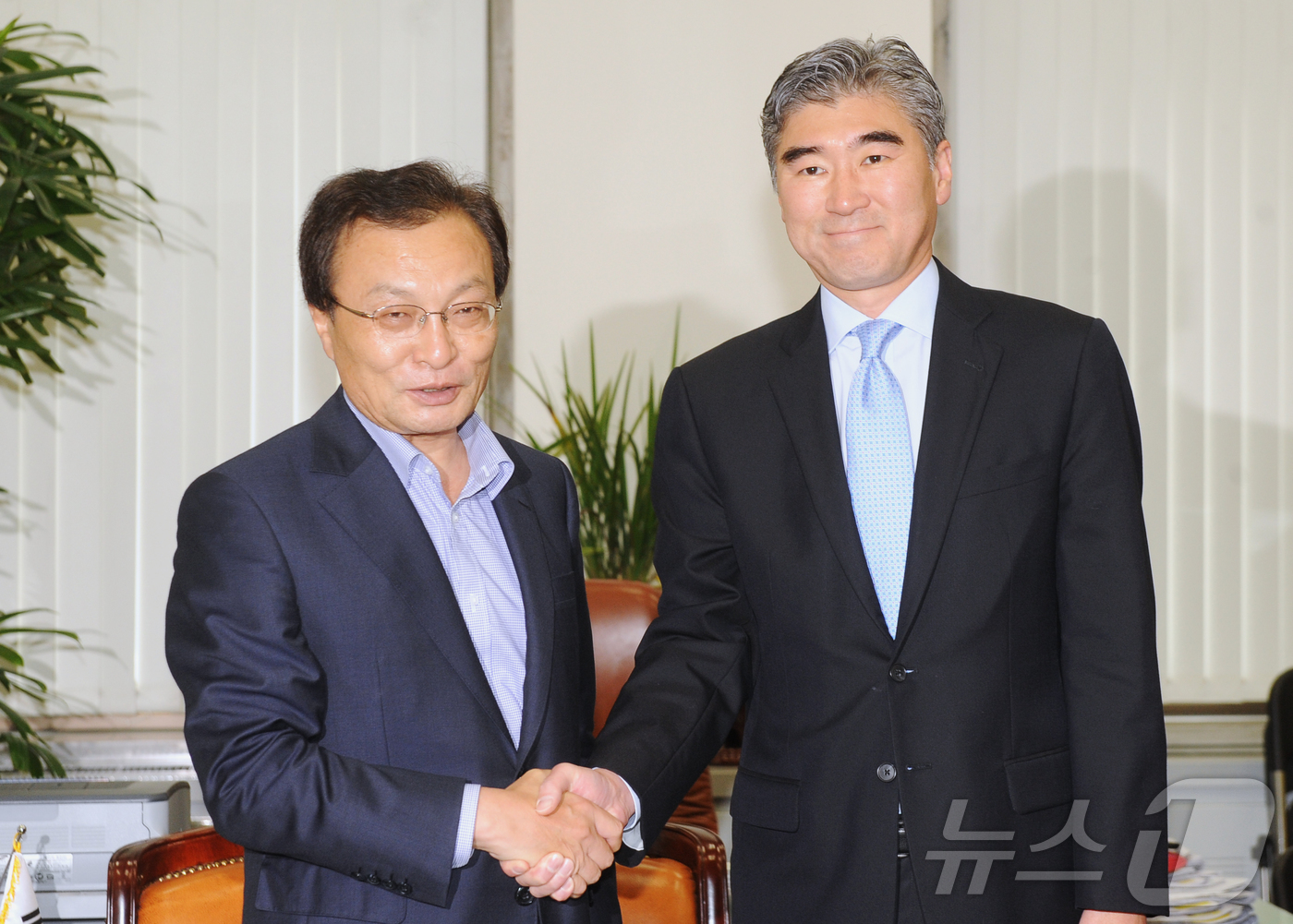 (서울=뉴스1) = 베트남 출장 중 심근경색으로 위중한 상태에 빠졌던 이해찬 민주평화통일자문회의 수석부의장이 25일 베트남 호찌민에서 향년 73세를 일기로 별세했다. 사진은 지난 …