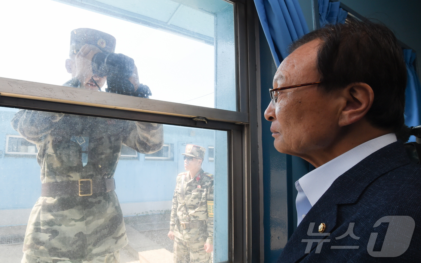 (서울=뉴스1) = 베트남 출장 중 심근경색으로 위중한 상태에 빠졌던 이해찬 민주평화통일자문회의 수석부의장이 25일 베트남 호찌민에서 향년 73세를 일기로 별세했다. 사진은 지난 …