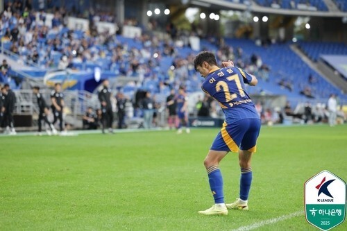 '골프 세리머니' 이청용, 울산과 결별…"더 이성적으로 행동했어야"