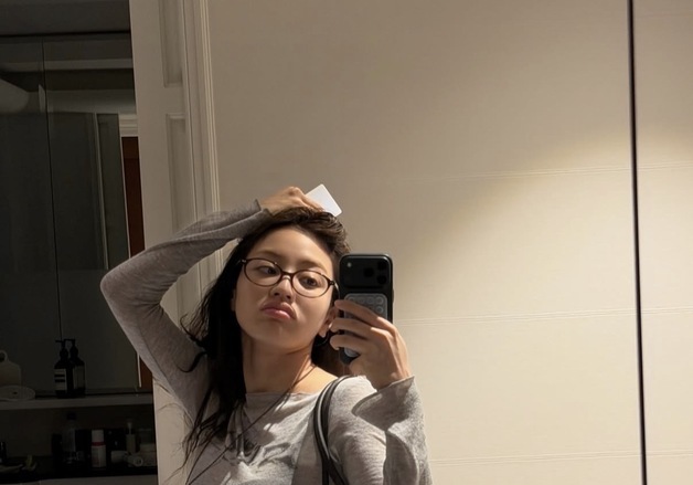 안경 쓴 트와이스 지효, 이렇게 분위기 바뀐다고? 반전 매력 [N샷]