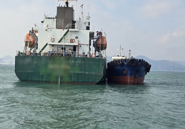 여수 해상서 급유 중 기름 유출한 외국 화물선 적발