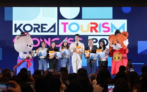 "박보검 떴다" 방콕 박람회 30만 인파속 한국관 '들썩'