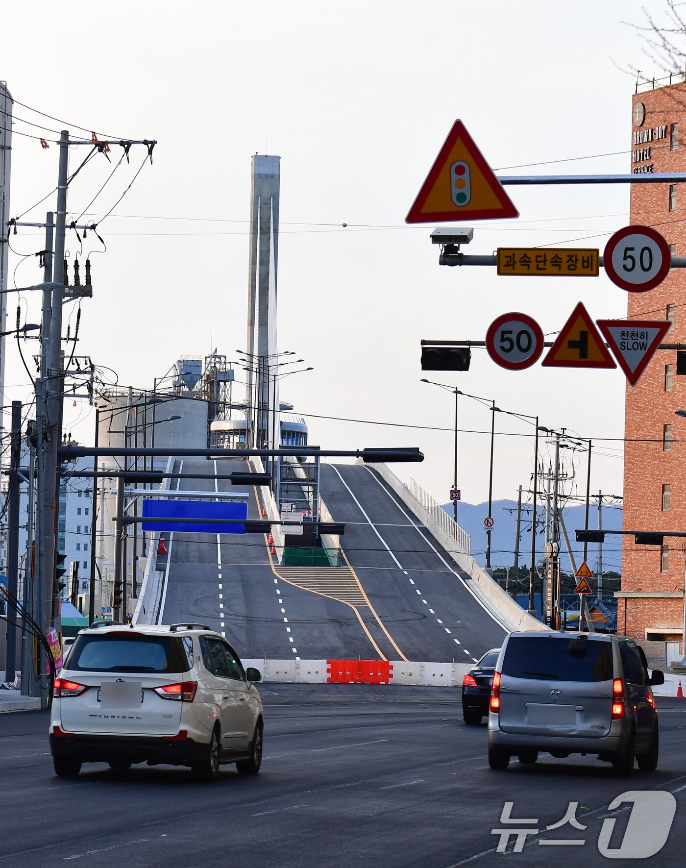 본문 이미지 - 오는 30일로 예정됐던 경북 포항 해오름대교의 임시 개통이 2월2일로 연기됐다.2026.1.26/뉴스1 ⓒ News1 최창호 기자