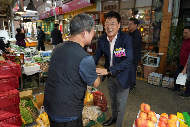 종로구, 명절 앞두고 국가유산 점검·이웃사랑 기부 행사