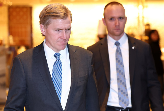 콜비 美 국방차관 "韓, 한반도 방위 주도적 역할 의지 있어…모범동맹국"