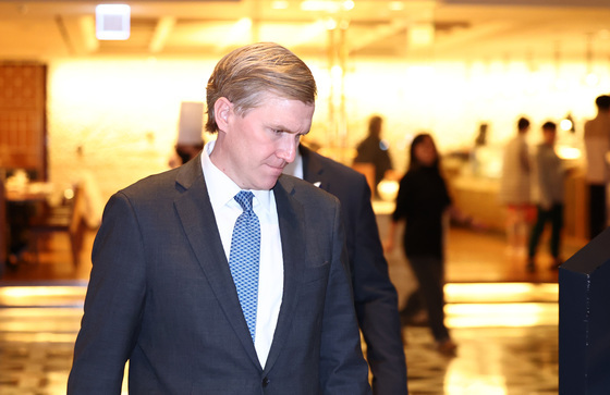 콜비 미국 국방차관, 조현 외교장관과 조찬회동