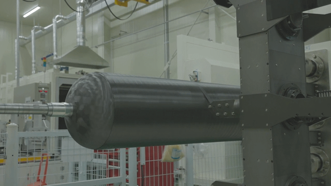 본문 이미지 - 코오롱스페이스웍스 수소 연료탱크 제작 공정(코오롱그룹 제공)