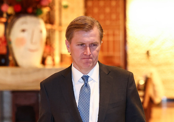 조현 외교장관 만난 '트럼프 안보 책사' 콜비 국방차관