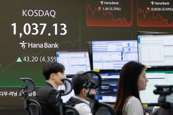 코스닥 사이드카 발동, 분주한 딜링룸