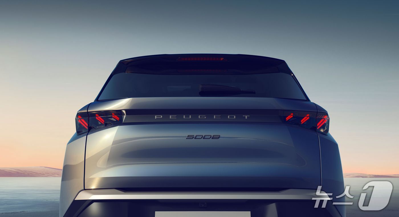 본문 이미지 - 푸조 올 뉴 5008 스마트 하이브리드.(스텔란티스 제공) 
