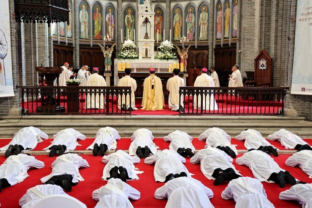 서울대교구, 새 사제 17명·부제 11명 탄생한다…총 1009명