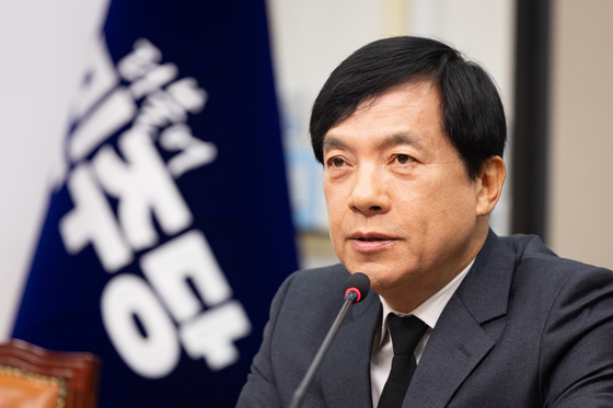 [속보] 이성윤 "전준철, 대북송금 변호인 아냐…세밀히 못 살핀 점은 유감"