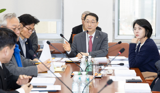 통일교육에 '평화적 통일' 명시…외통위 법안소위 의결