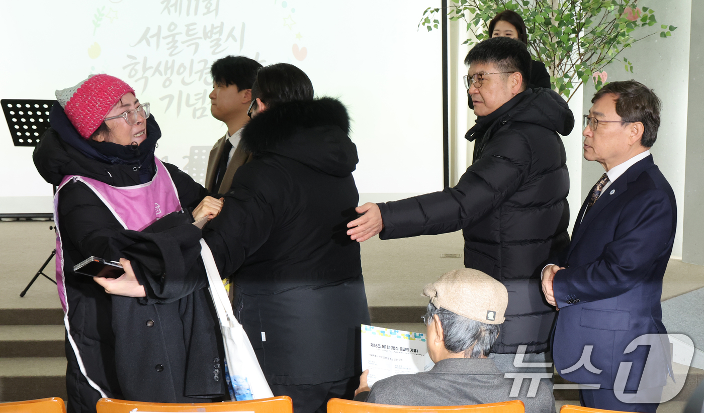 (서울=뉴스1) 황기선 기자 = 정근식 서울시교육감이 26일 오전 서울 중구 서울시청 서소문별관 후생동 강당에서 열린 '제11회 서울특별시 학생인권의 날 기념식'에서 교내 성폭력 …