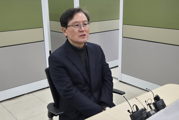 윤갑근 전 도당위원장, 충북지사 출마 질문에 "생각 정리 중"