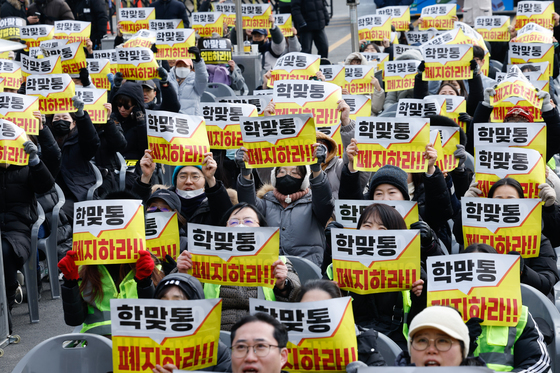 새학기부터 학맞통·초등돌봄 시행…교원단체 "학교 역할 어디까지" 반발