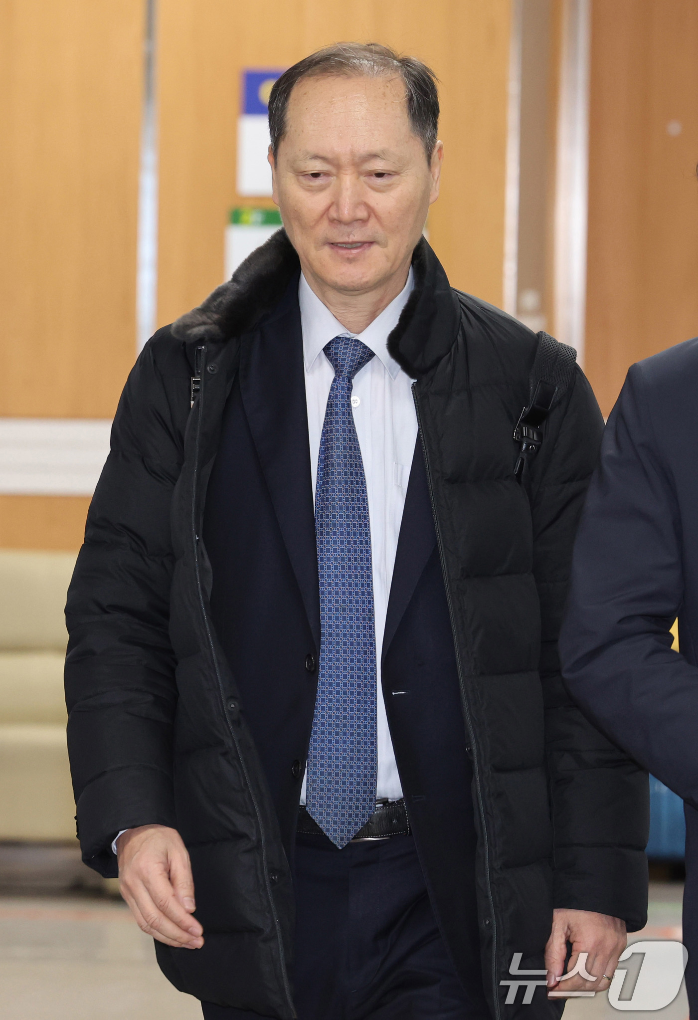 (서울=뉴스1) 박지혜 기자 = 국회증언감정법 위반 혐의로 기소된 이완규 전 법제처장이 26일 서울 서초구 서울중앙지법에서 열린 공판에 출석하고 있다.윤 전 대통령의 사법연수원 동 …