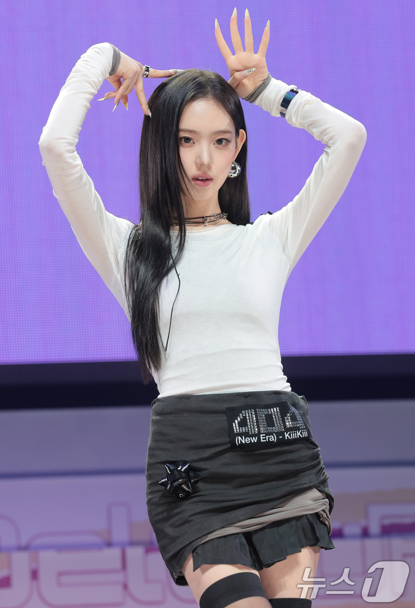 (서울=뉴스1) 권현진 기자 = 그룹 키키(KiiiKiii)의 이솔이 26일 오후 서울 광진구 예스24라이브홀에서 가진 미니 2집  '델룰루 팩(Delulu Pack)' 발매 쇼케 …