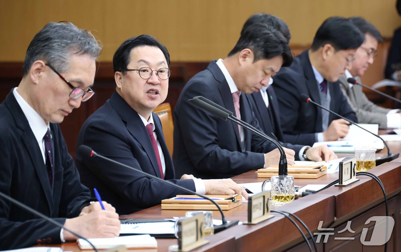 본문 이미지 - 이장우 대전시장이 26일 오전 주간 업무회의를 주재하고 있다. (시 제공) / 뉴스1