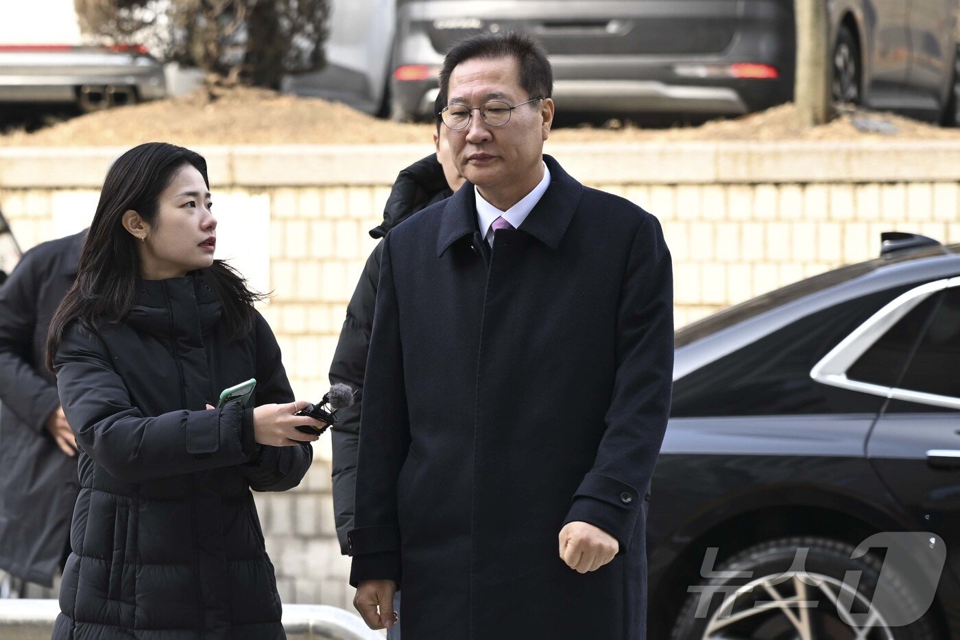 본문 이미지 - 박성재 전 법무부 장관이 26일 서울 서초구 서울중앙지법에서 열린 내란 중요임무 종사 및 직권남용, 부정청탁금지법 위반 혐의 사건의 첫 공판 기일에 출석하고 있다.(공동취재)2026.1.26/뉴스1 ⓒ News1 박지혜 기자