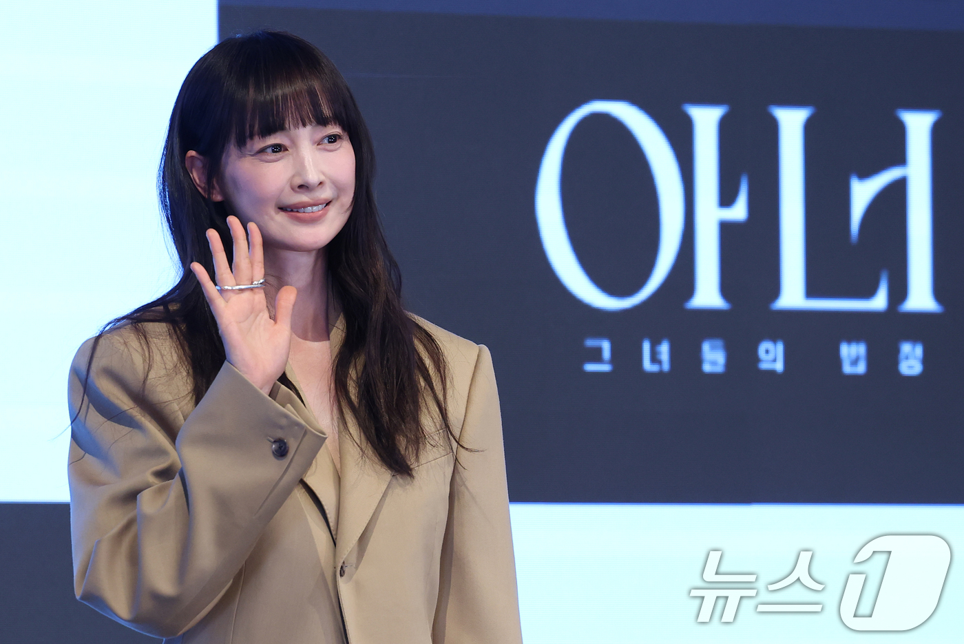 (서울=뉴스1) 오대일 기자 = 배우 이나영이 26일 오후 서울 구로구 디큐브시티 더세인트에서 열린 ENA 새 월화드라마 '아너 : 그녀들의 법정'(극본 박가연, 연출 박건호) 제 …