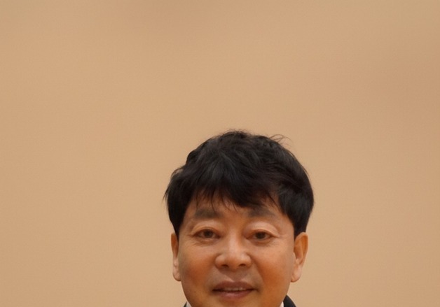 이인철 시인 시집 'AI인류'로 문학상 3관왕