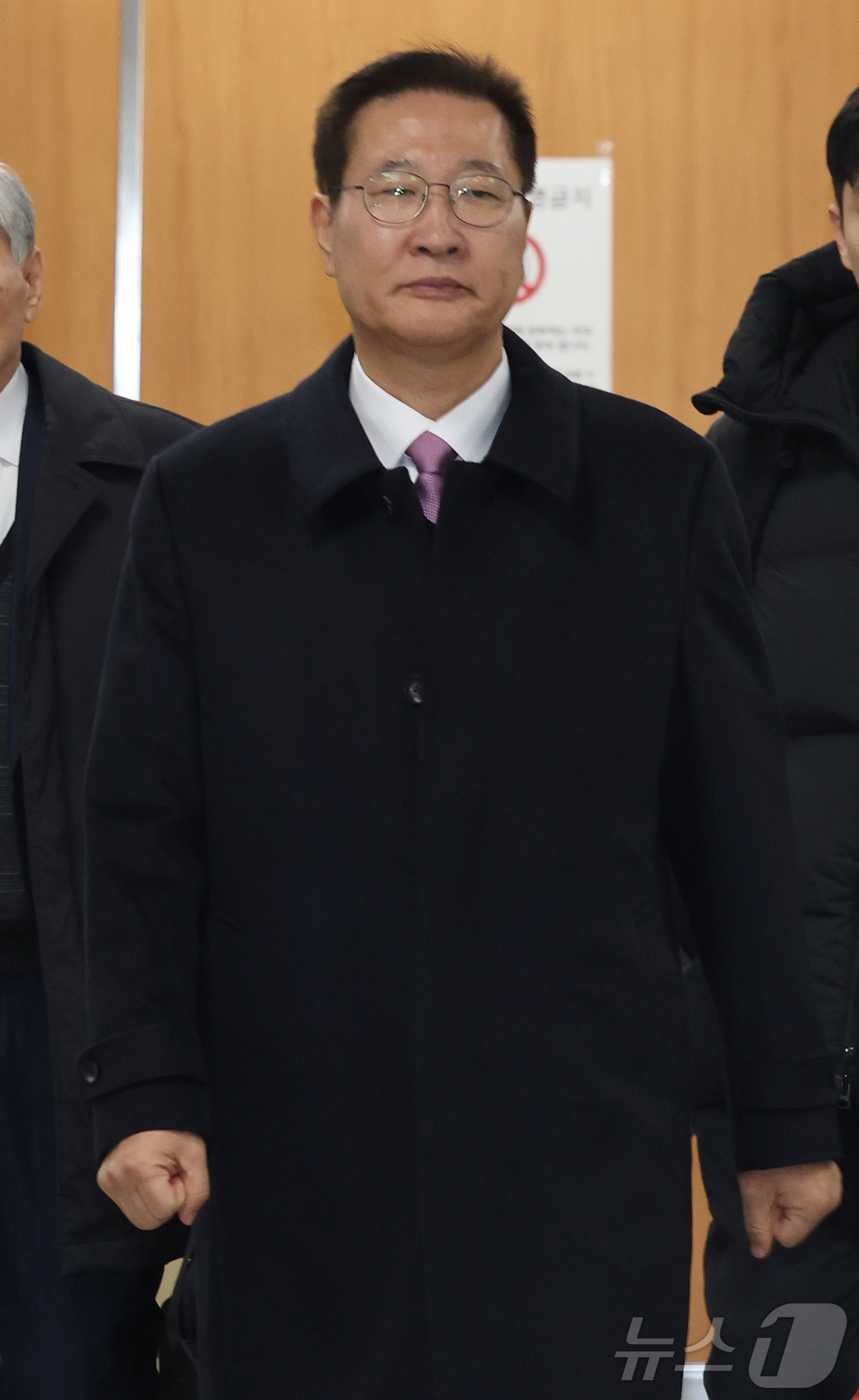(서울=뉴스1) 박지혜 기자 = 박성재 전 법무부 장관이 26일 서울 서초구 서울중앙지법에서 열린 내란 중요임무 종사 및 직권남용, 부정청탁금지법 위반 혐의 사건의 첫 공판 기일에 …
