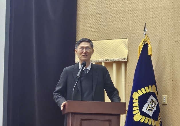 문형배 "민주당 사법개혁안, 일부 실행할 수 없어"…우려 표명