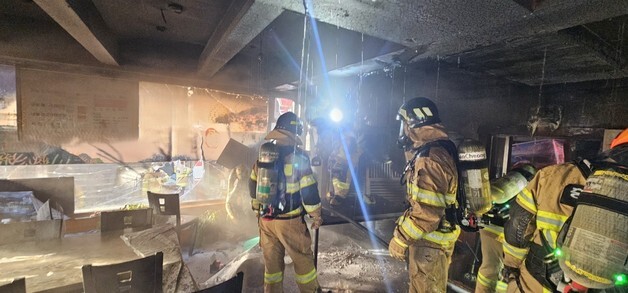 단양 도심 3층짜리 모텔 건물서 불…투숙객 2명 대피