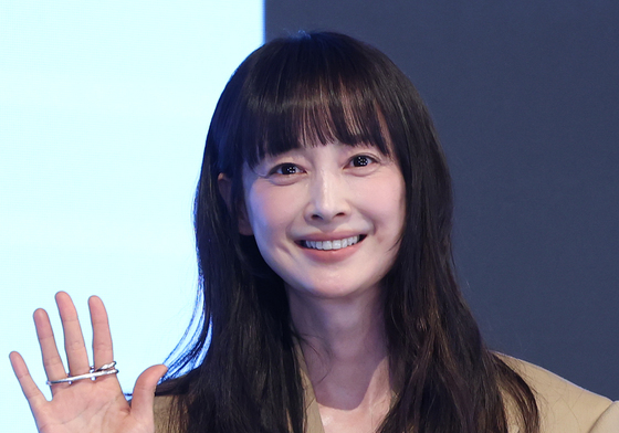 이나영, 이옥섭 감독 만난다…신작 '사랑의 카운셀러' 출연