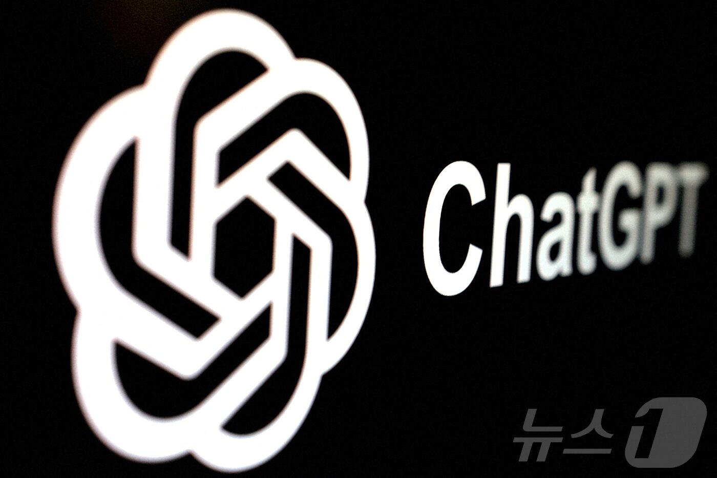 본문 이미지 - FILE PHOTO: Illustration shows ChatGPT logo ⓒ 로이터=뉴스1