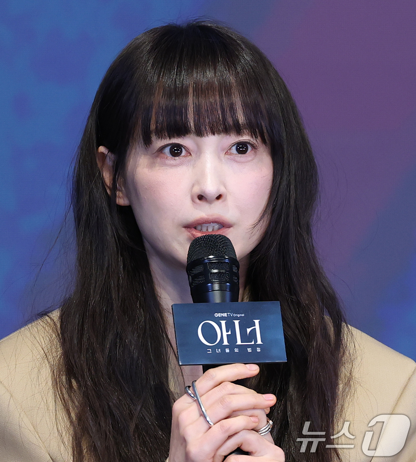 (서울=뉴스1) 오대일 기자 = 배우 이나영이 26일 오후 서울 구로구 디큐브시티 더세인트에서 열린 ENA 새 월화드라마 '아너 : 그녀들의 법정'(극본 박가연, 연출 박건호) 제 …