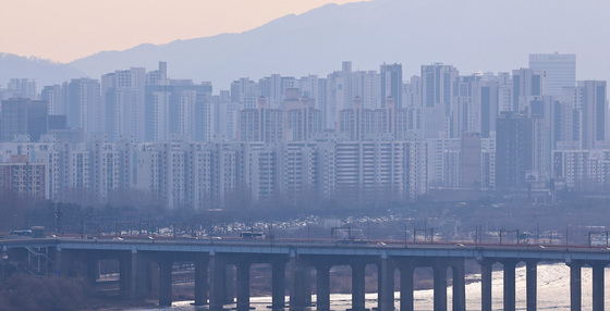 세금으로 집값 잡는다는 그 정책, 文정부 때도 같은 선택이었다