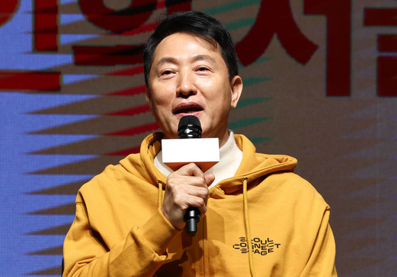 서울 커넥트 스테이지 참여작가 격려하는 오세훈 시장