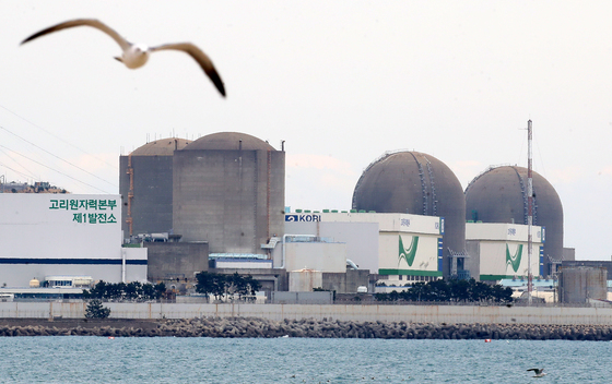 신규 원전 추진에 울주·영덕군·경남도 '환영'…환경단체 '규탄'(종합)