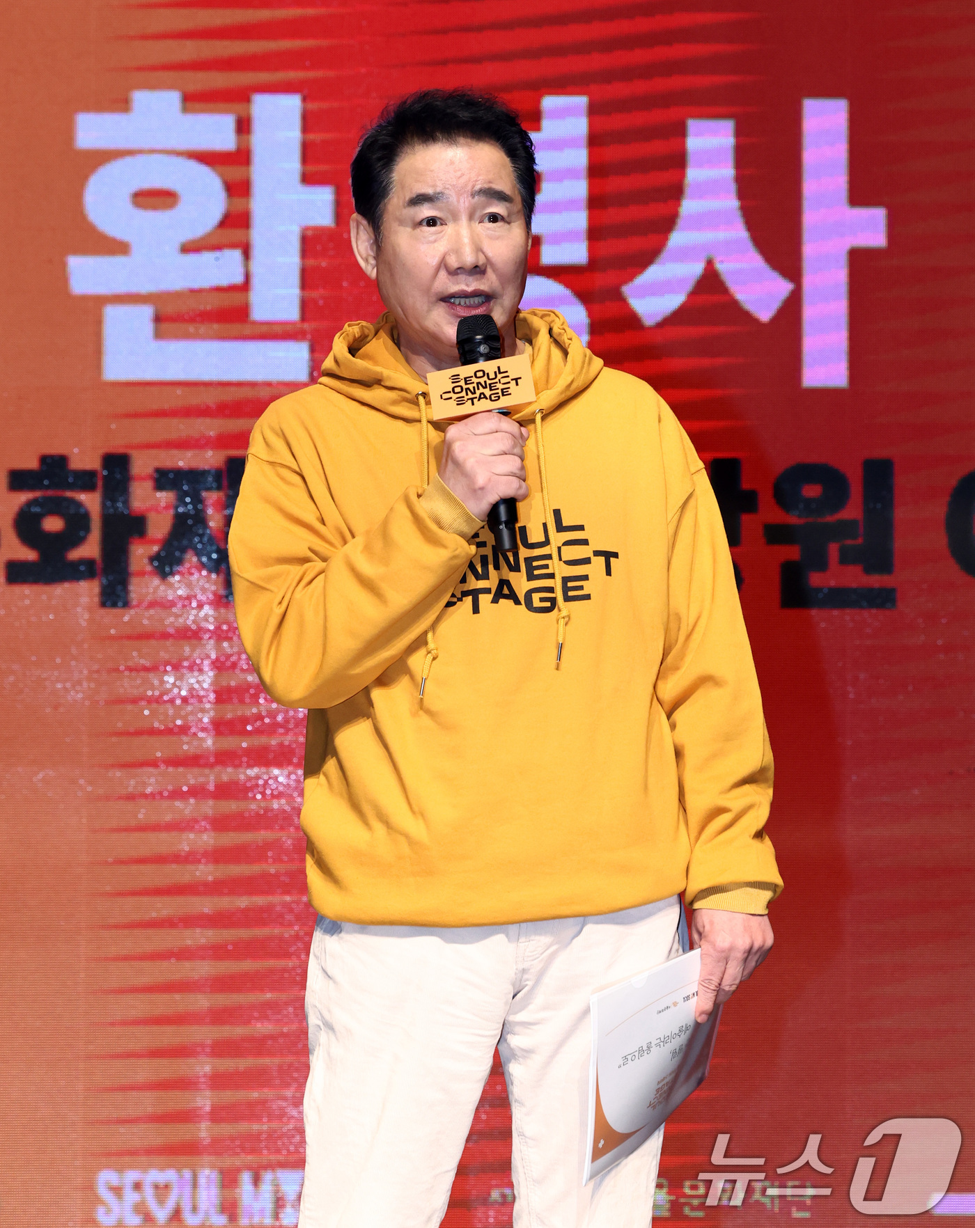 (서울=뉴스1) 최지환 기자 = 박상원 서울문화재단 이사장이 26일 오후 서울 성북구 서울연극창작센터에서 열린 서울 커넥트 스테이지 개막식에서 환영사를 하고 있다. 2026.1.2 …