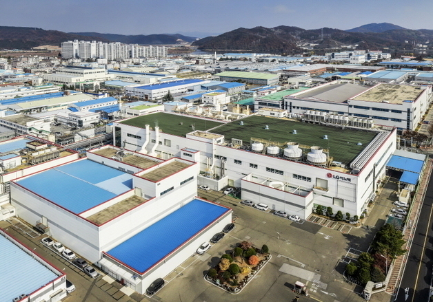 LG이노텍 4분기 영업익 3248억, 전년比 31% 증가(상보)
