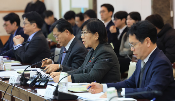 국민연금, 국내주식 투자 늘리고 해외투자 비중 줄인다