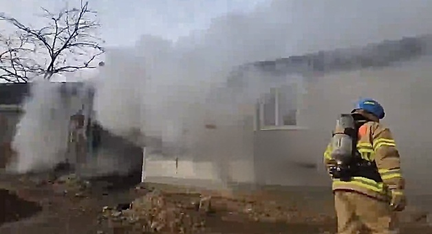 성남 제2경인고속도로 부근 창고서 화재…연기 다량 발생