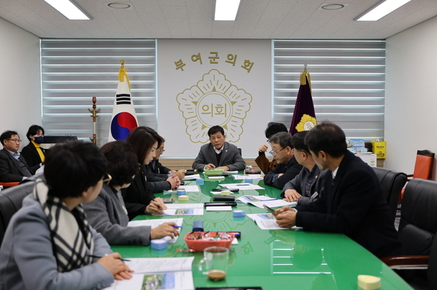 부여군의회, 올해 1차 의정협의회…집행부와 주요 현안 논의