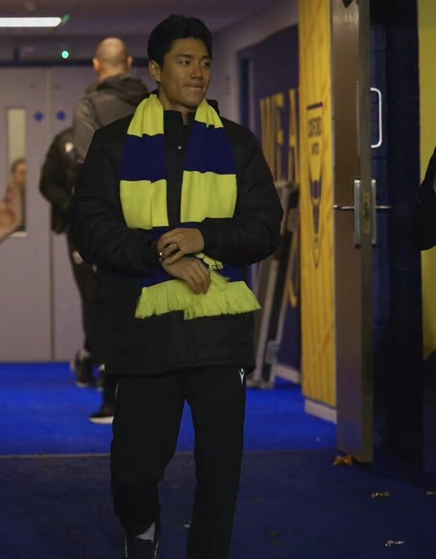 본문 이미지 - 팬들의 환영을 받는 전진우(옥스포드 SNS 영상 캡처)  