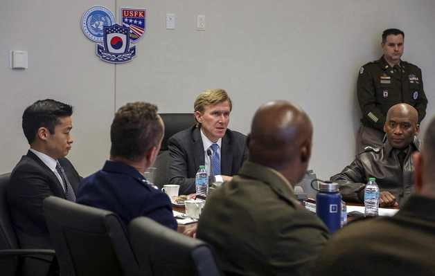 엘브리지 콜비 미국 전쟁부 정책담당 차관, 캠프 험프리스 방문