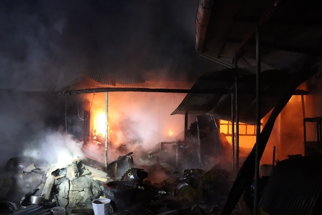 부여 단독주택서 불 나 2시간 25분 만에 진화…60대 자력 탈출