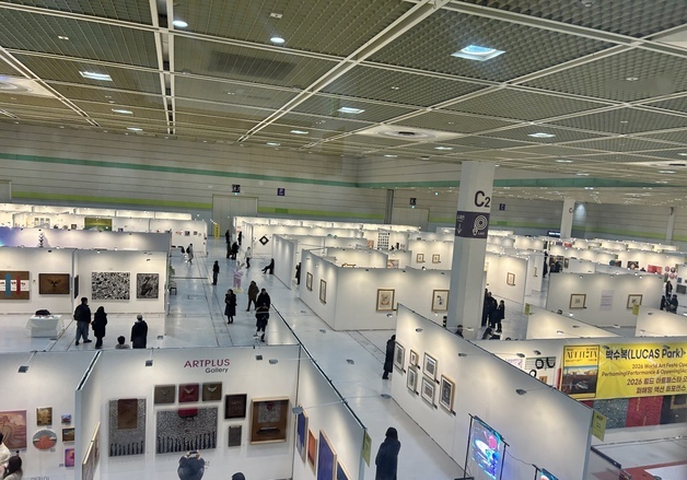 '월드 아트 페스타' 성료…관람객 3만 돌파·작품 900여 점 판매