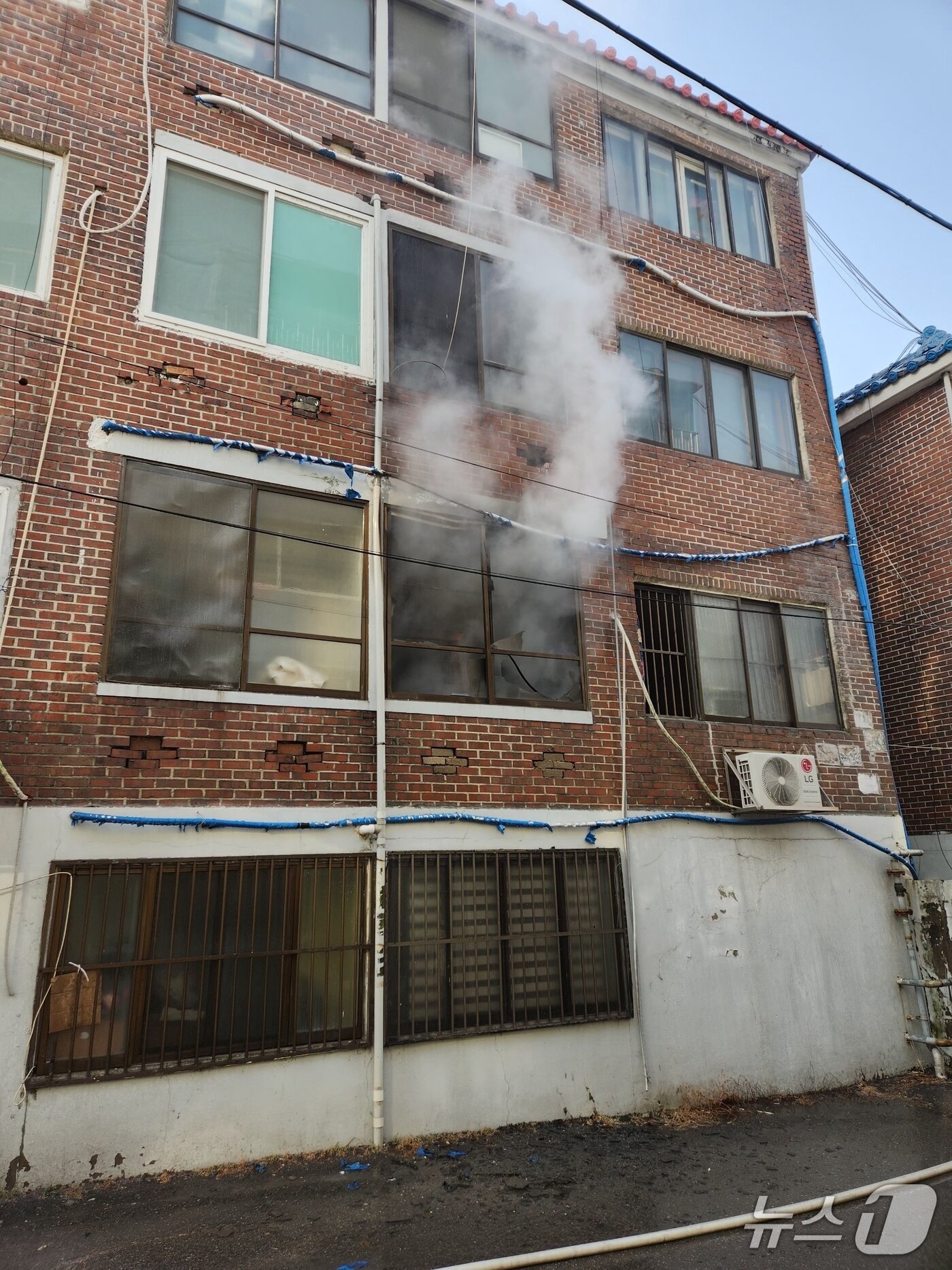 본문 이미지 - 화재현장(인천소방본부 제공/뉴스1)